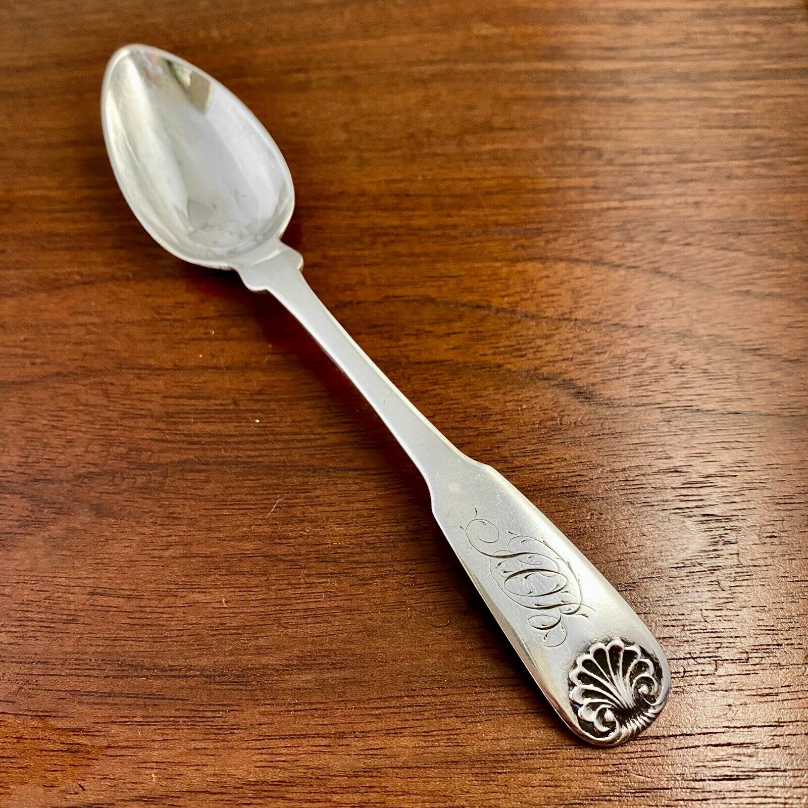 TAYLOR & HINSDALE COIN SILVER FIDDLE PATTERN SHELLBACK DESSERT SPOON c.1810 NYC