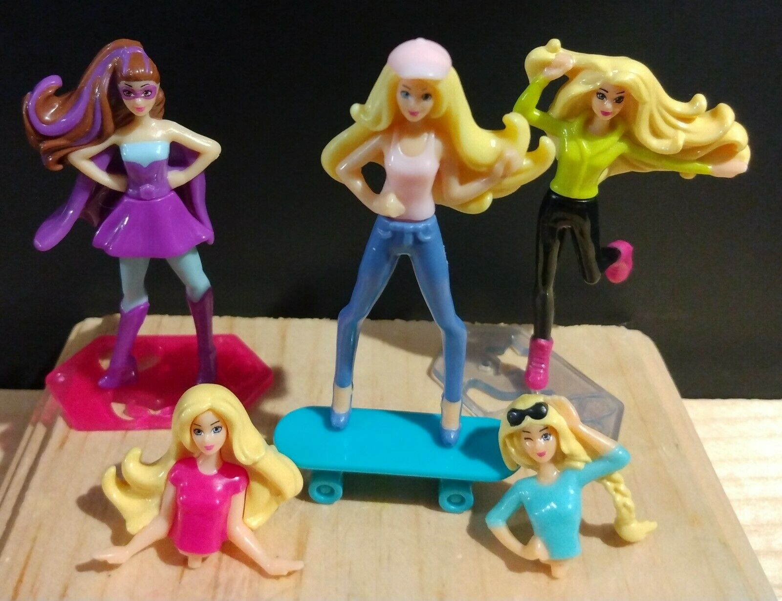 Lot Kinder Surprise Barbie With Bases & Skateboard (hero) (5 Torsos, 3 Legs)